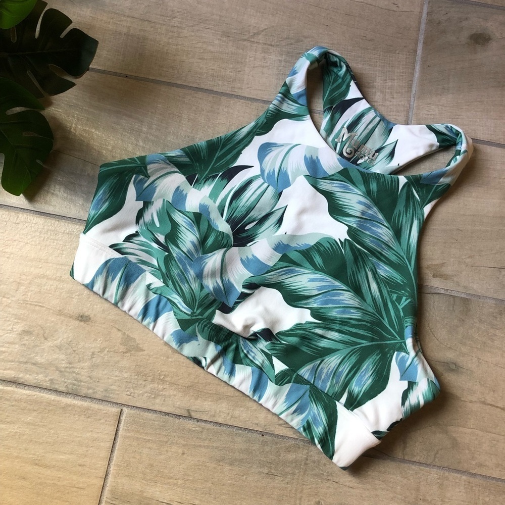 Mumu moves Arc rare pretty in palms leaf pattern keyhole sports bra. Size S